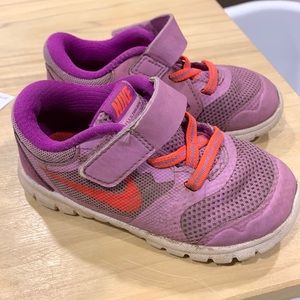 Size 7 Girls Nike shoes